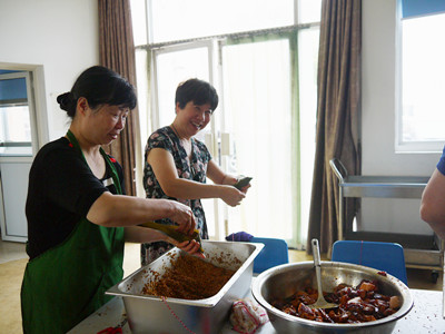 包粽子.jpg