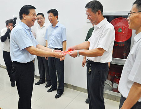 市領(lǐng)導(dǎo)慰問(wèn)0806k AA(4).jpg