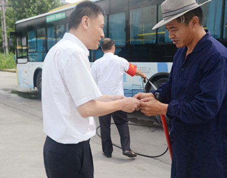 公交慰問1(謝晨薇)_副本.jpg
