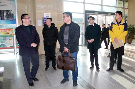 省春運(yùn)辦檢查1(夏麗玉)_副本.jpg 省春運(yùn)辦檢查1(夏麗玉)_副本.jpg